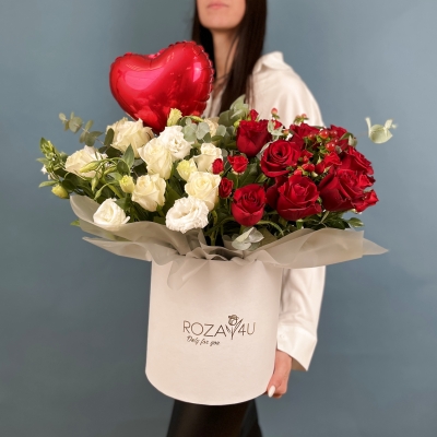 Композиция в коробке розы с шарами Классика Романтики